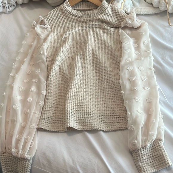 Cute top - Picture 1 of 1